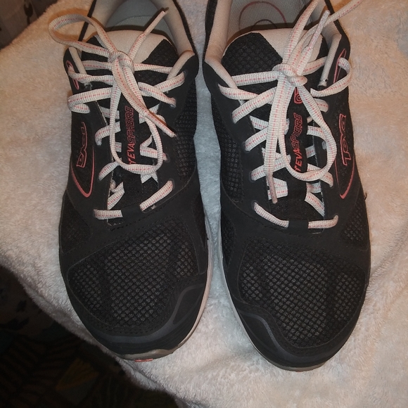 teva tennis shoes womens